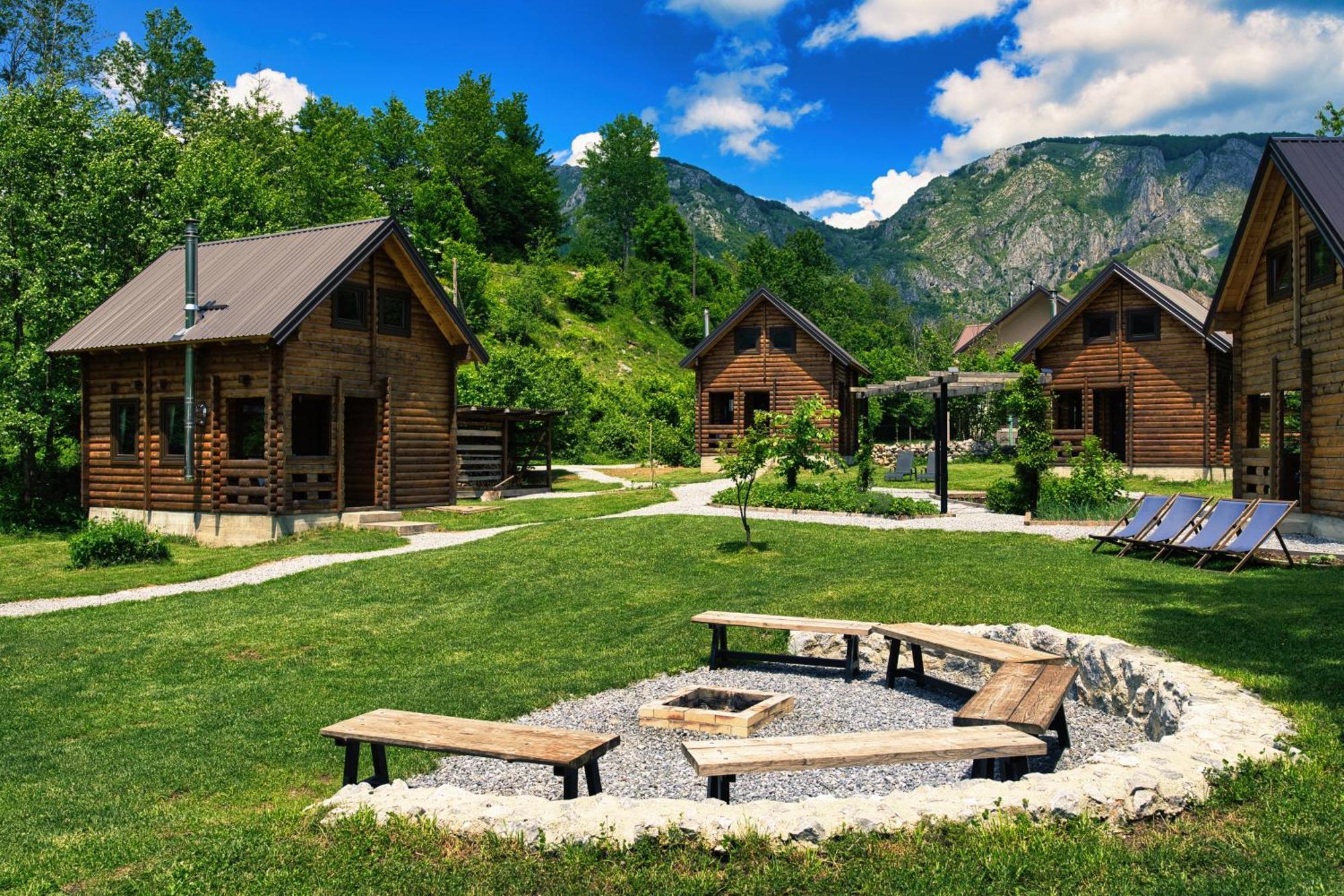 Camp Lipovo Vikendica *